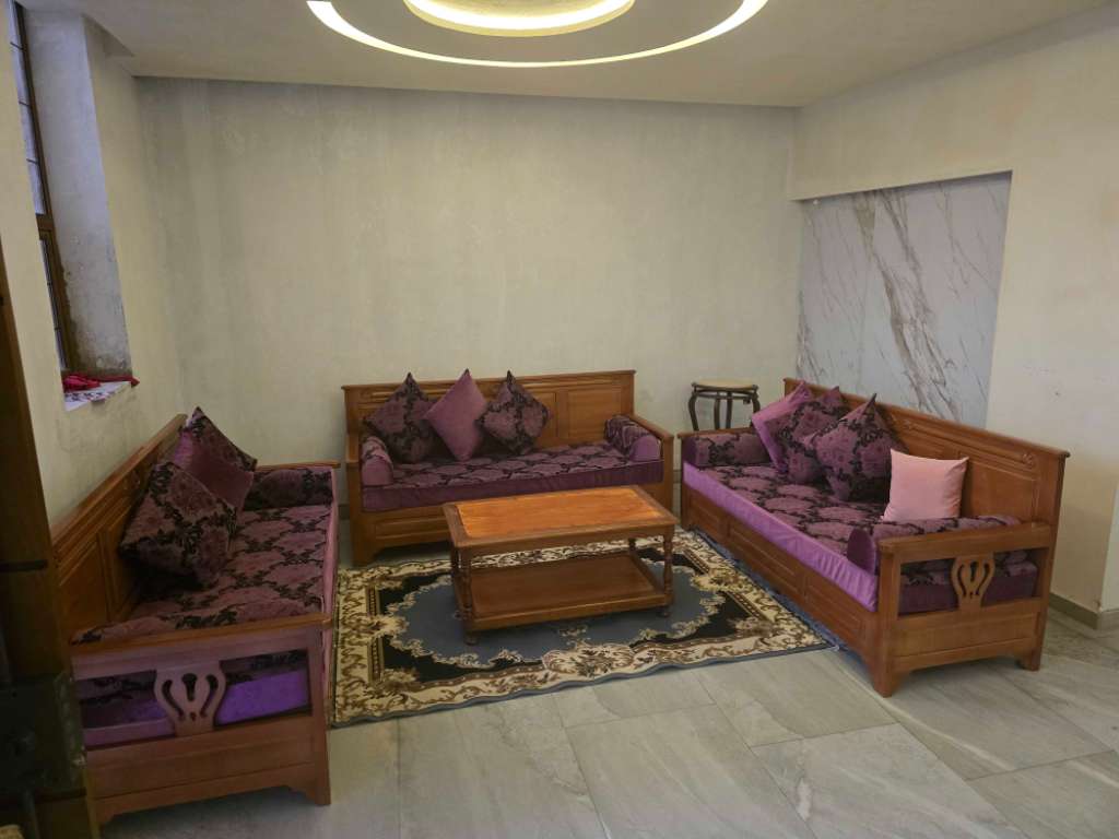 Salon en bois très propre