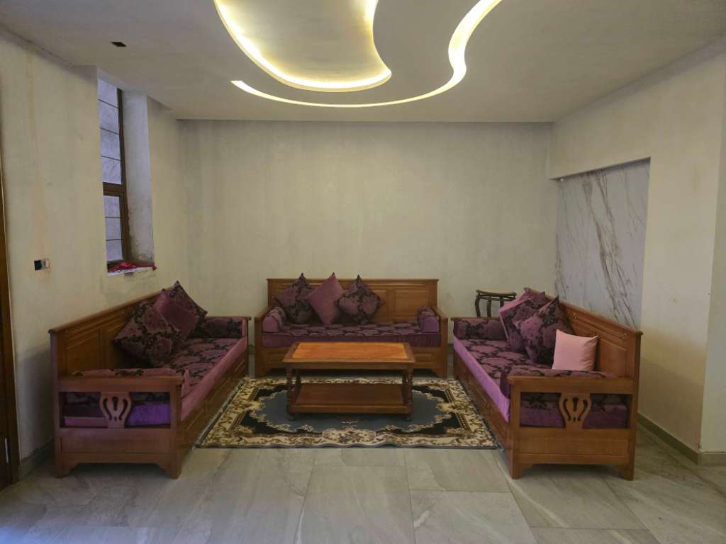 Salon en bois très propre