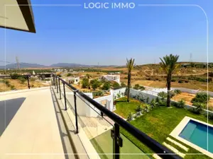 A vendre une villa très haut standing située à monchar Hammamet 