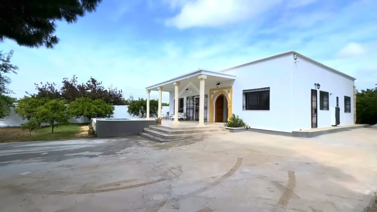 Charmante villa avec piscine à vendre à hammamet 51355351