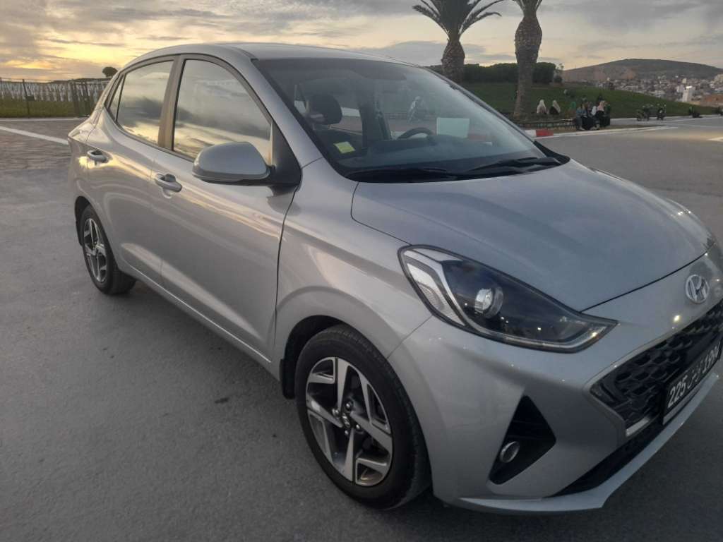 HYUNDAI GRAND I1O SEDAN HIGH GRADE PREMIÈRE MAIN