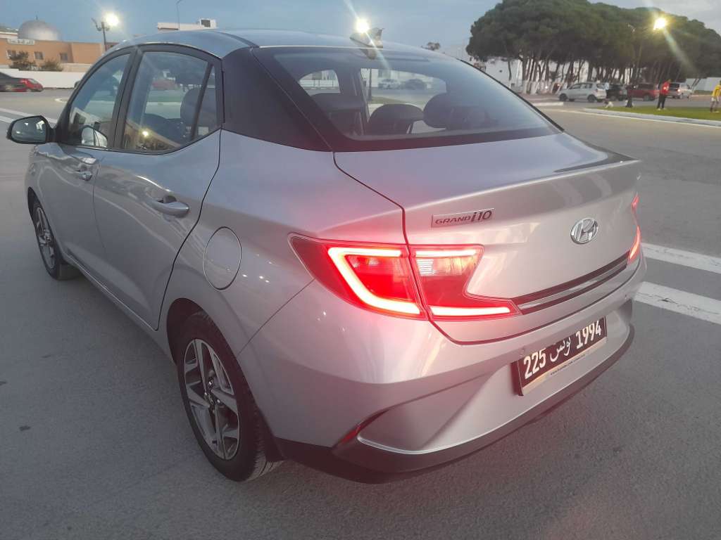 HYUNDAI GRAND I1O SEDAN HIGH GRADE PREMIÈRE MAIN
