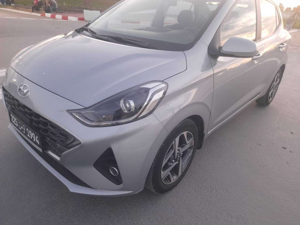 HYUNDAI GRAND I1O SEDAN HIGH GRADE PREMIÈRE MAIN