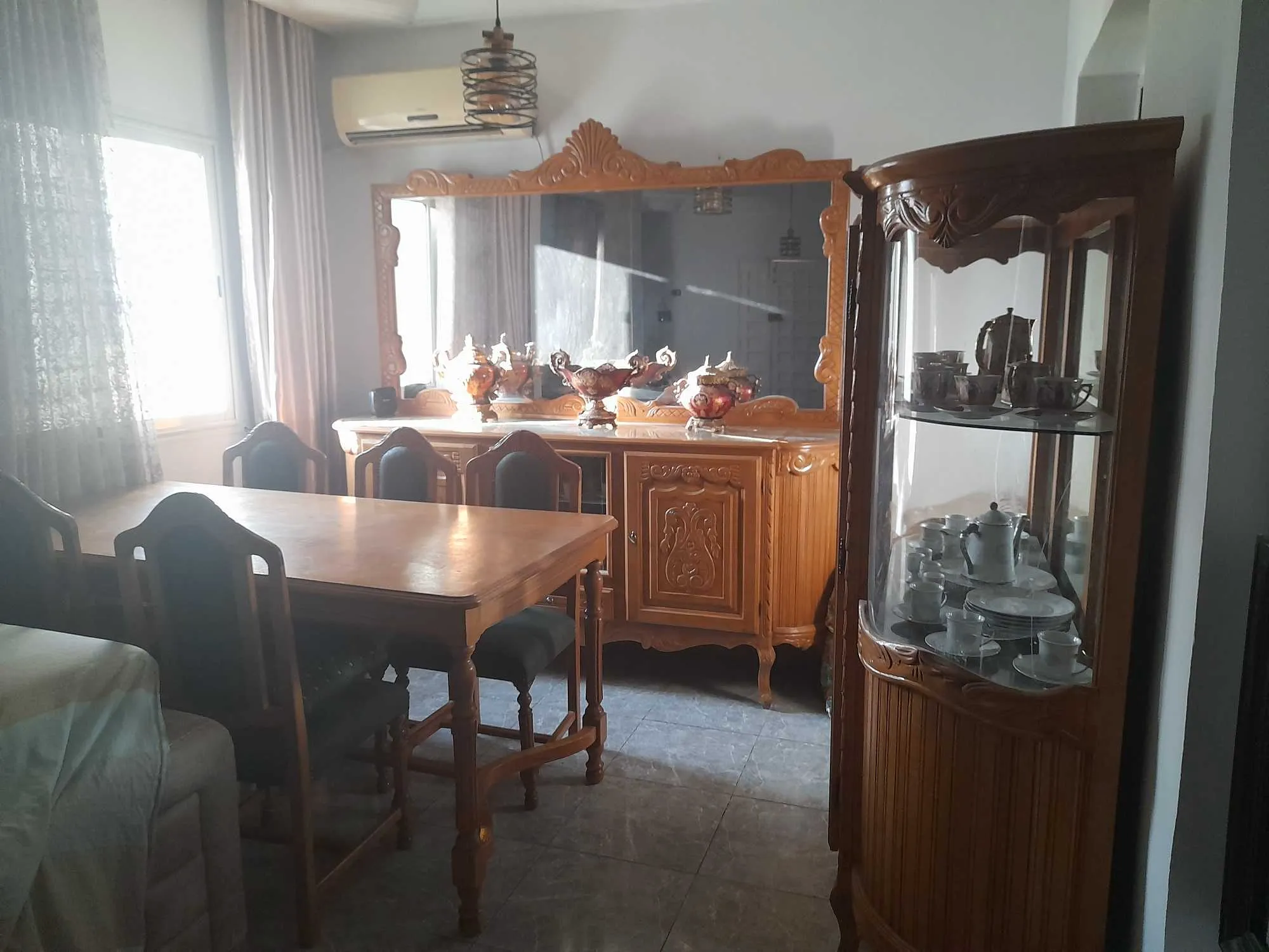 vendre : Magnifique Salle à manger complète en bois noble (بيت فطور كاملة خشب صحيح)