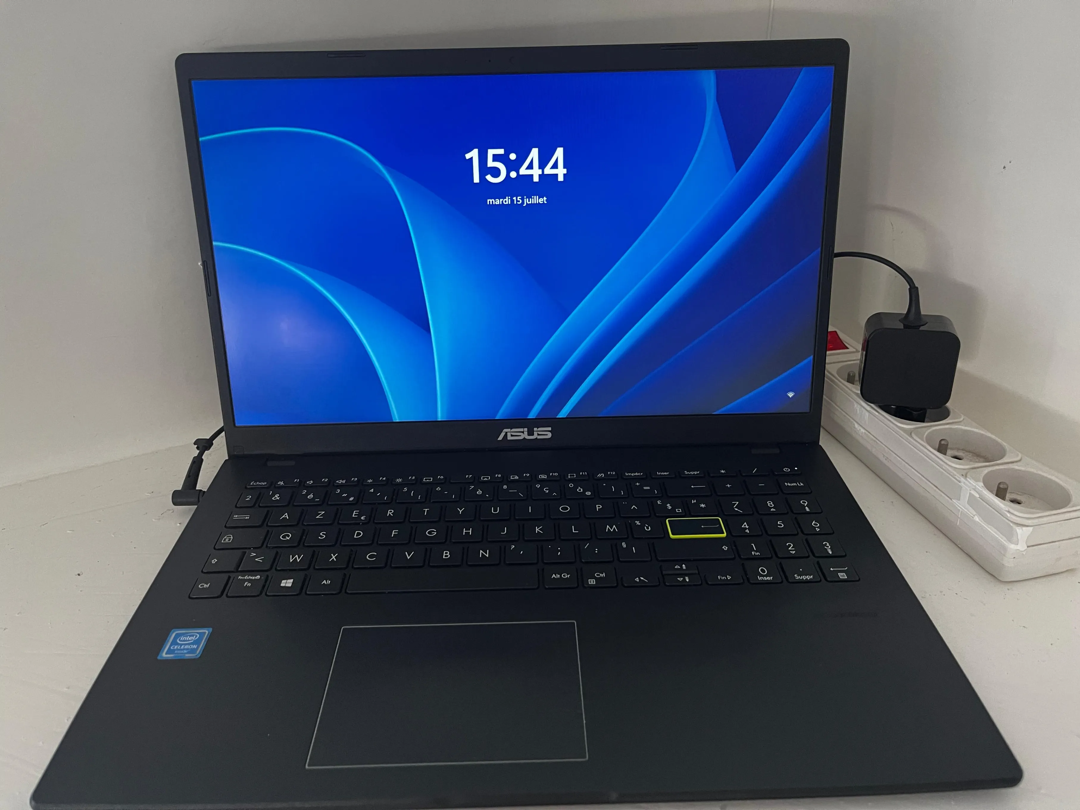 💻 PC Portable ASUS VivoBook – Bon état – 390 DT !