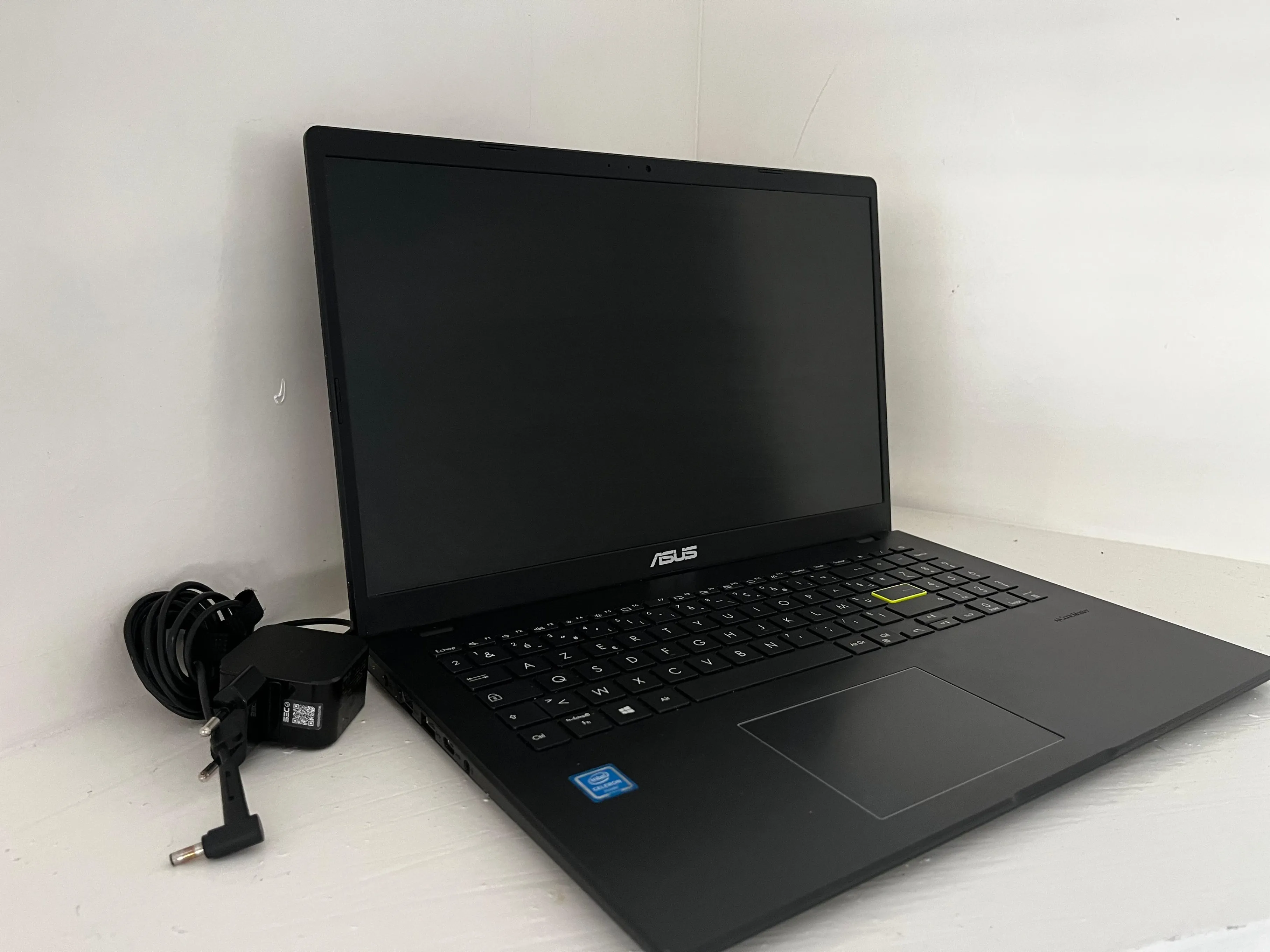 💻 PC Portable ASUS VivoBook – Bon état – 390 DT !