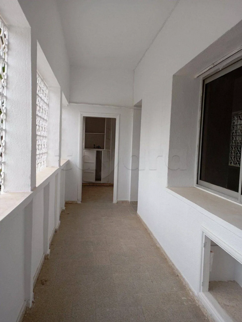 un appartement s+3 vide pour usage bureautique