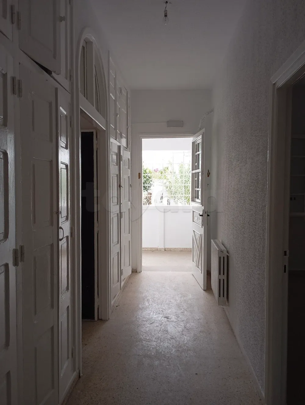 un appartement s+3 vide pour usage bureautique