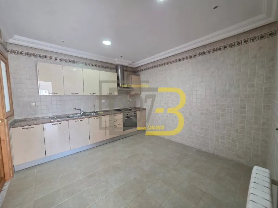 À louer Un appartement très propre de type S+2 à Ennasr