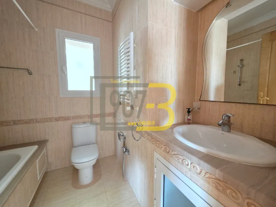 À louer Un appartement très propre de type S+2 à Ennasr
