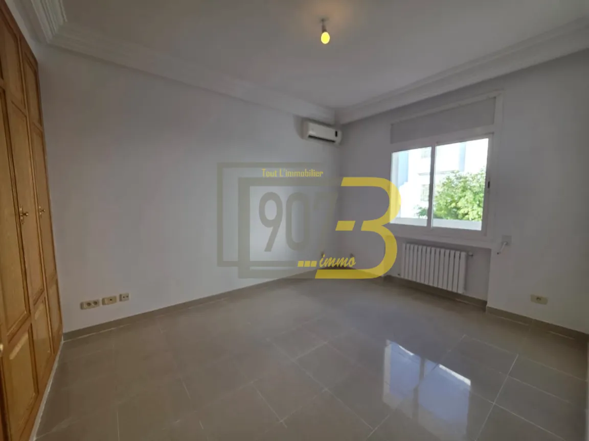 À louer Un appartement très propre de type S+2 à Ennasr