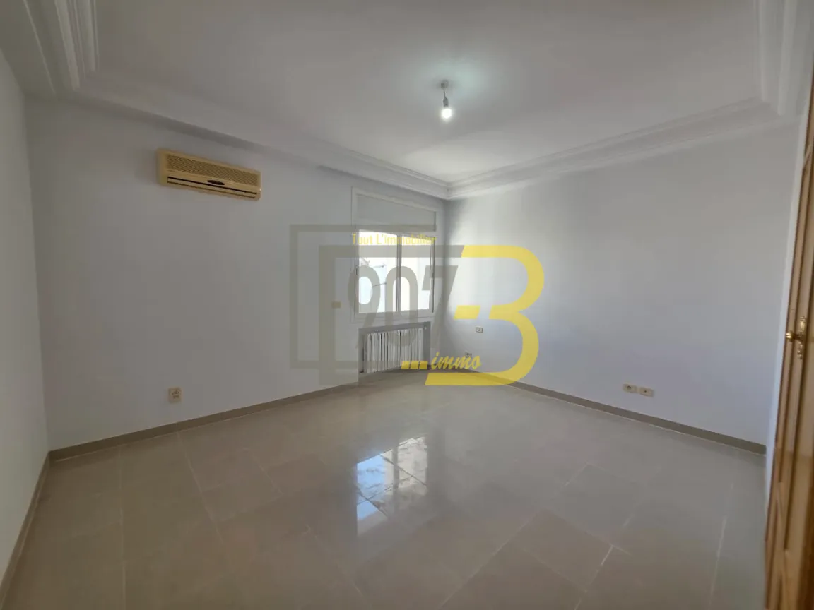 À louer Un appartement très propre de type S+2 à Ennasr