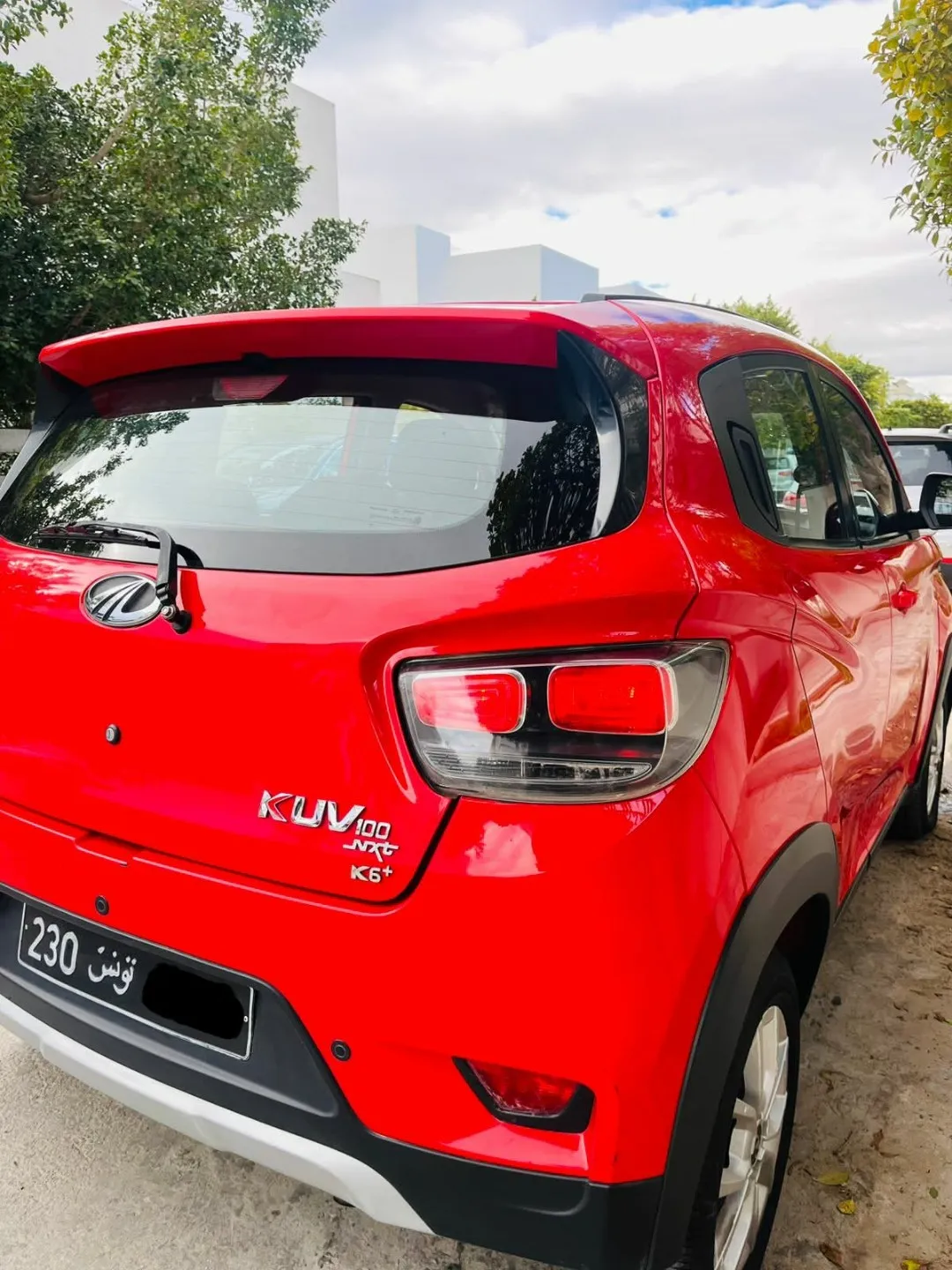 Mahindra Kuv 100/ 2022/ premier Main