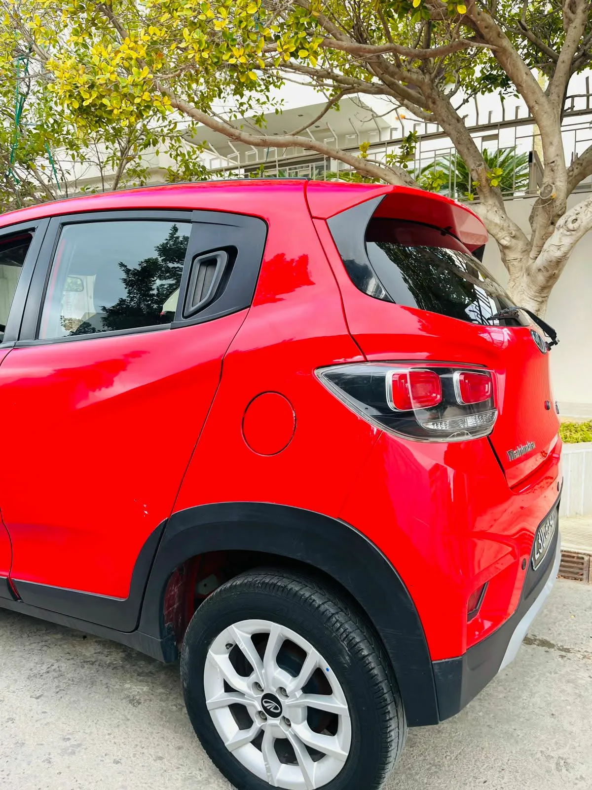 Mahindra Kuv 100/ 2022/ premier Main