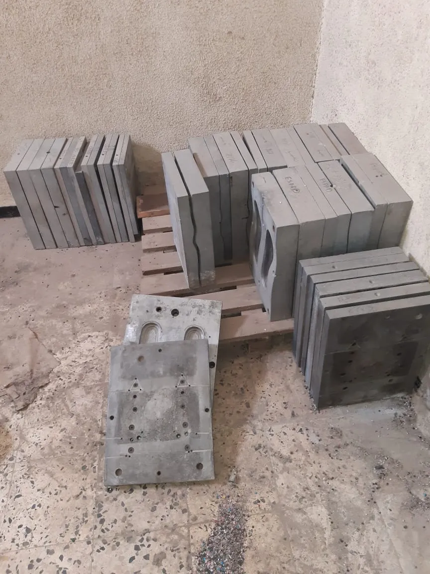 Machine d’injection pour semelles PVC – Équipée et prête à l’emploi