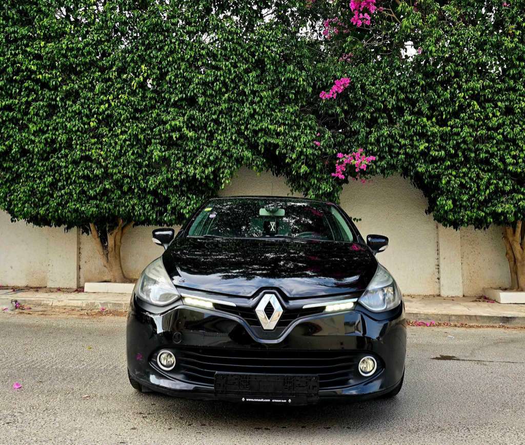 🚘 Renault Clio 2015 essence 4 cylindres🚘
          🔁 on accepte l échange des voitures
     