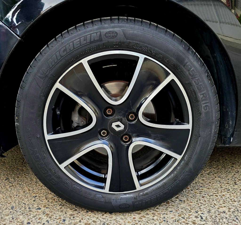 🚘 Renault Clio 2015 essence 4 cylindres🚘
          🔁 on accepte l échange des voitures
     