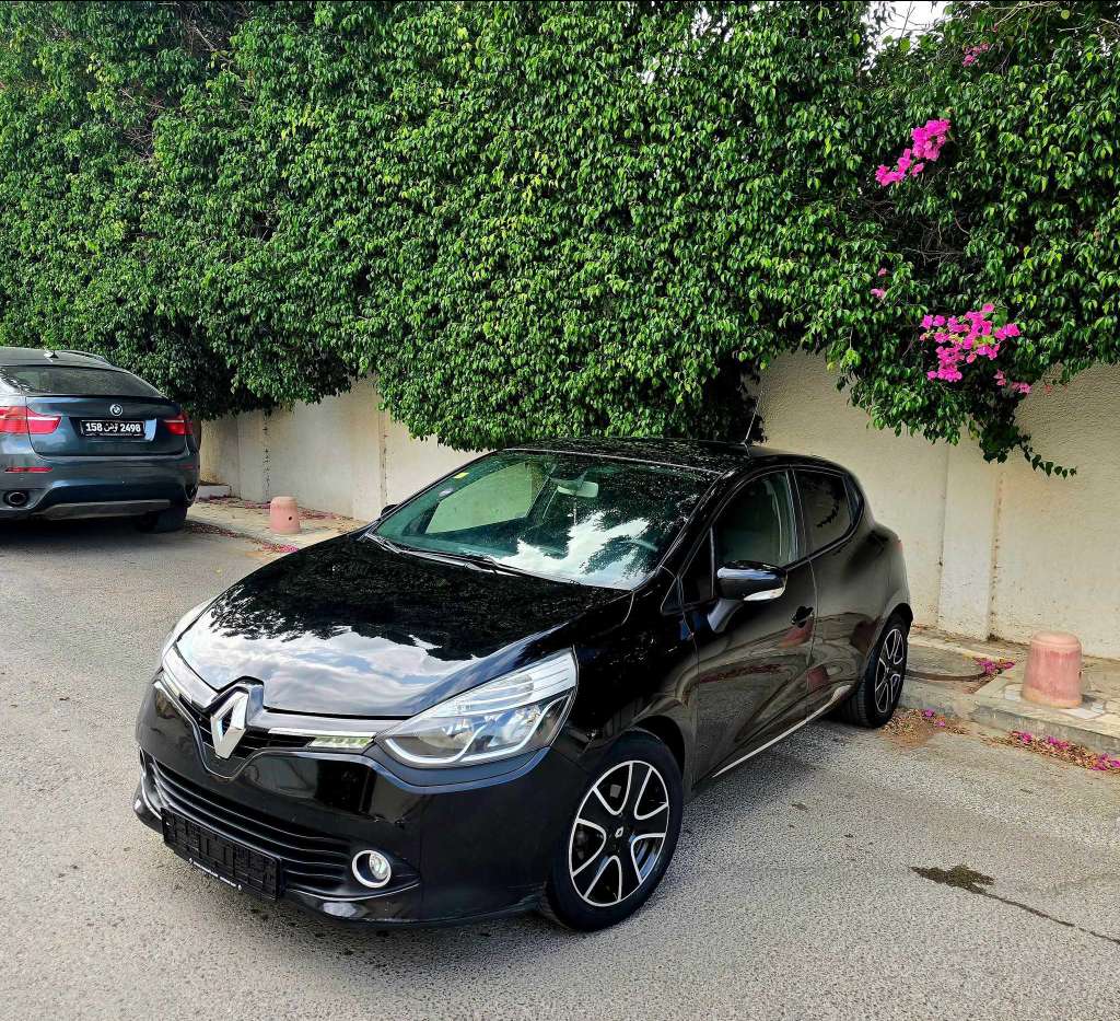 🚘 Renault Clio 2015 essence 4 cylindres🚘
          🔁 on accepte l échange des voitures
     