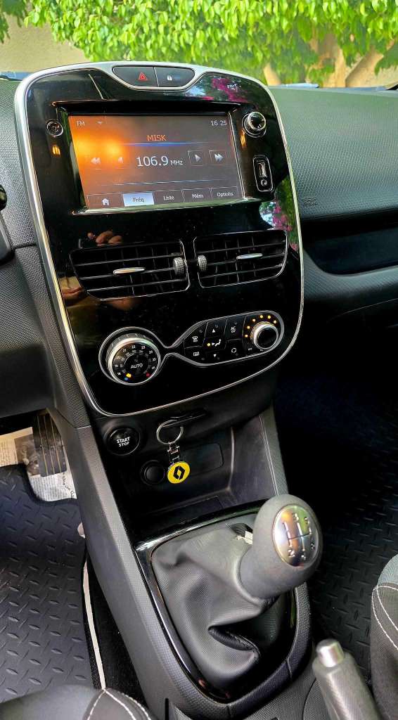 🚘 Renault Clio 2015 essence 4 cylindres🚘
          🔁 on accepte l échange des voitures
     