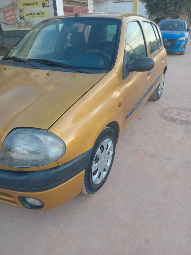 Clio Bombe