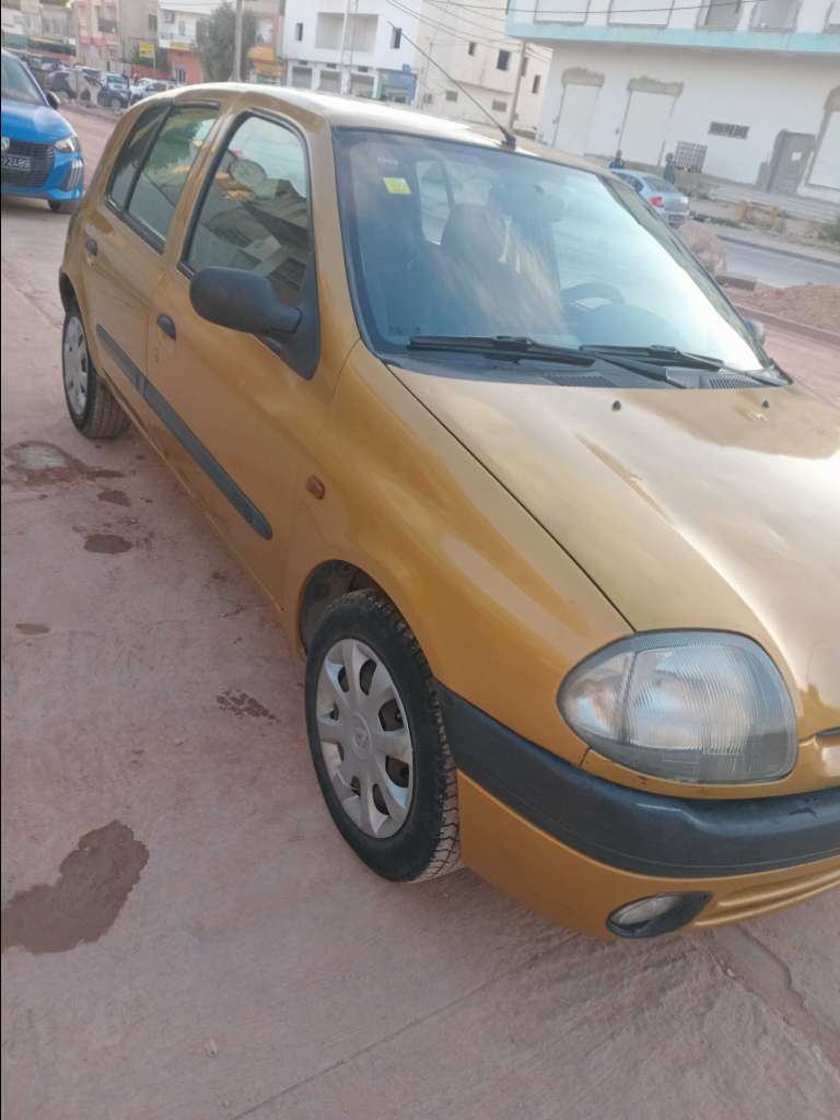 Clio Bombe