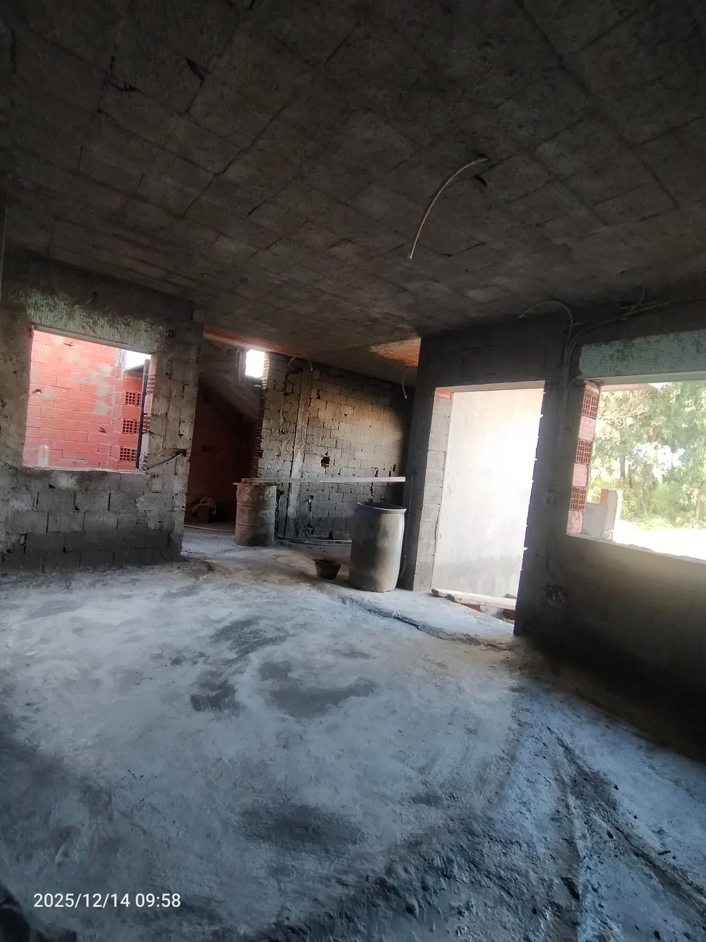 للبيع منزل مستقل في بحر الهوارية يبعد 70 متر على الشاطئ نسلموه جاهز للسكن