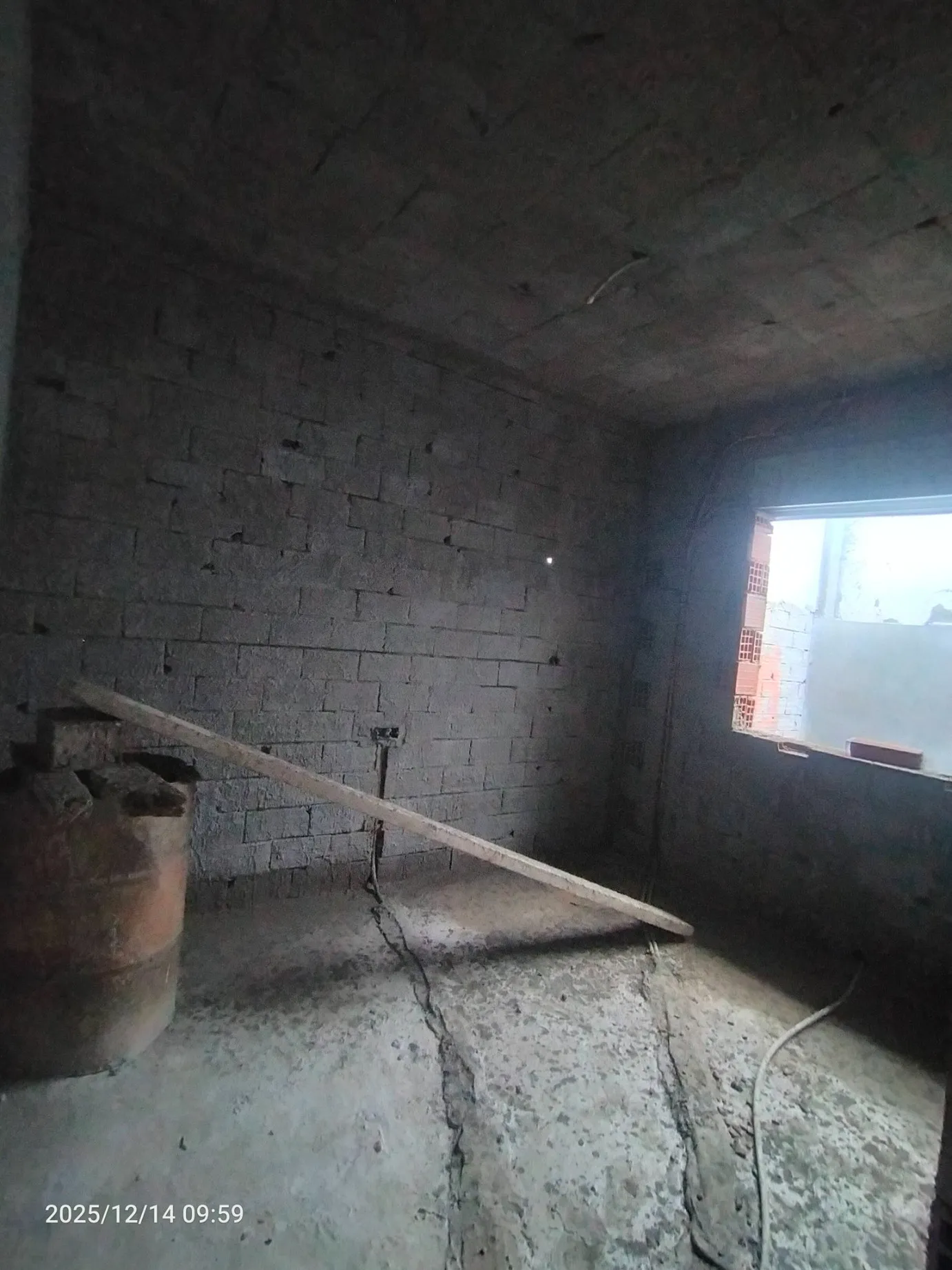 للبيع منزل مستقل في بحر الهوارية يبعد 70 متر على الشاطئ نسلموه جاهز للسكن