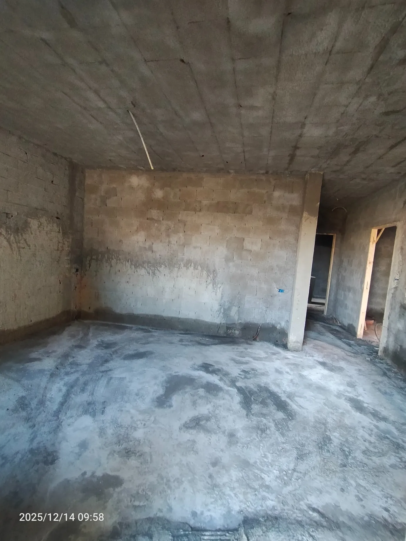 للبيع منزل مستقل في بحر الهوارية يبعد 70 متر على الشاطئ نسلموه جاهز للسكن