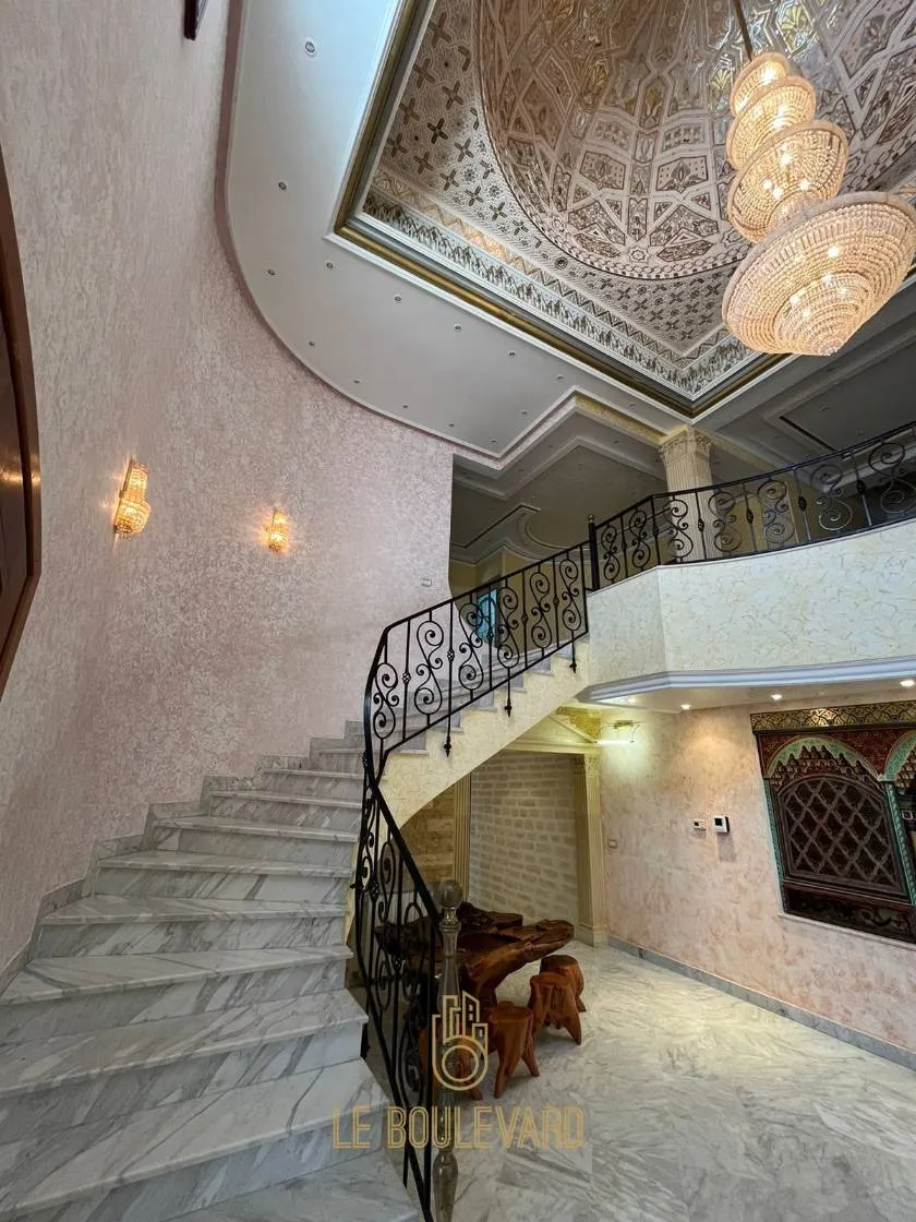 A Vendre Villa De Maitre 3S+5 Avec Piscine Et Sous-sol à Sidi Mahersi, Nabeul 