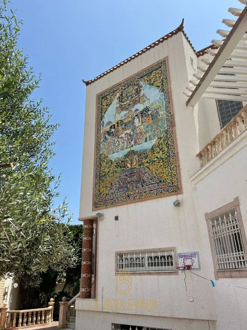 A Vendre Villa De Maitre 3S+5 Avec Piscine Et Sous-sol à Sidi Mahersi, Nabeul 