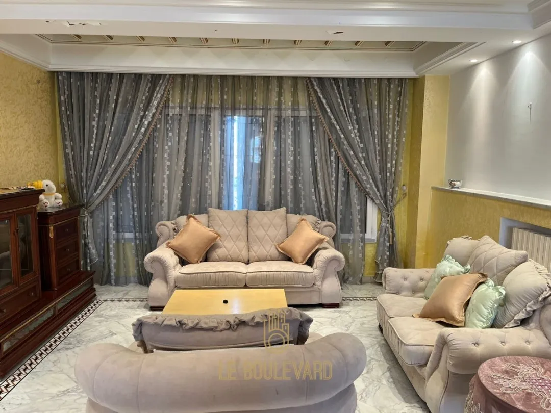 A Vendre Villa De Maitre 3S+5 Avec Piscine Et Sous-sol à Sidi Mahersi, Nabeul 