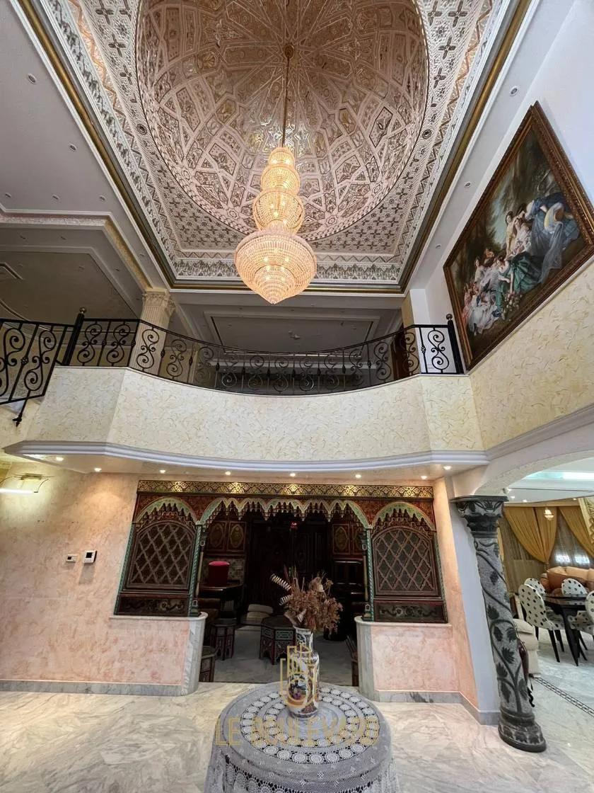 A Vendre Villa De Maitre 3S+5 Avec Piscine Et Sous-sol à Sidi Mahersi, Nabeul 