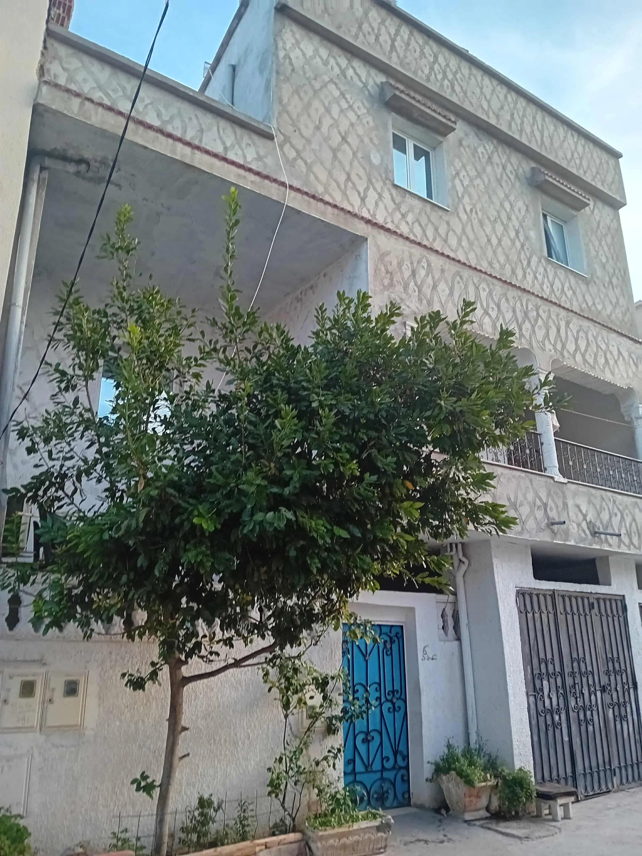 منزل للبيع 3 طوابق مساحته 120 متر مربع حي الفتح سيدي حسين : الهاتف : 50591590