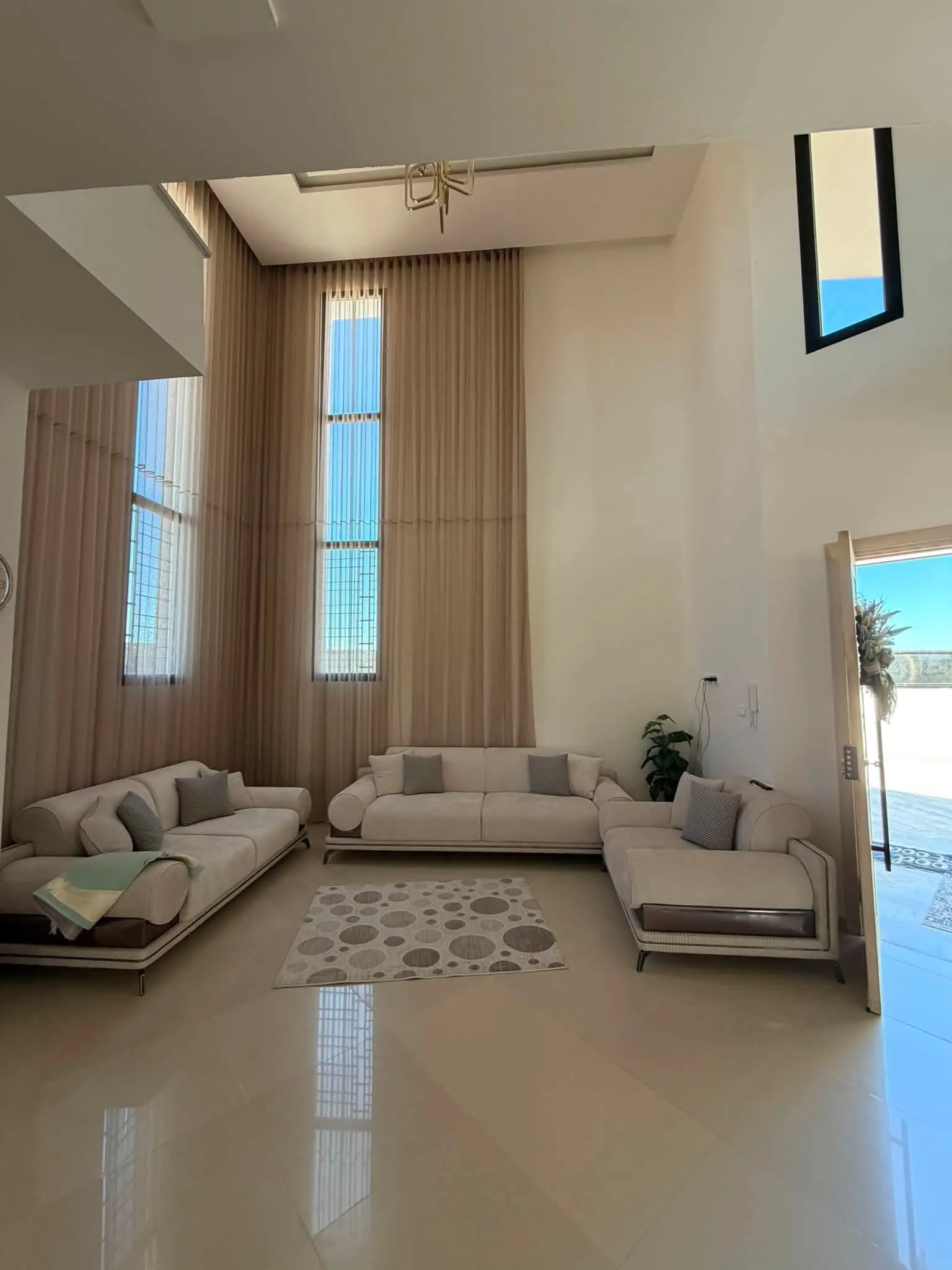 À vendre une superbe villa moderne de standing S+4