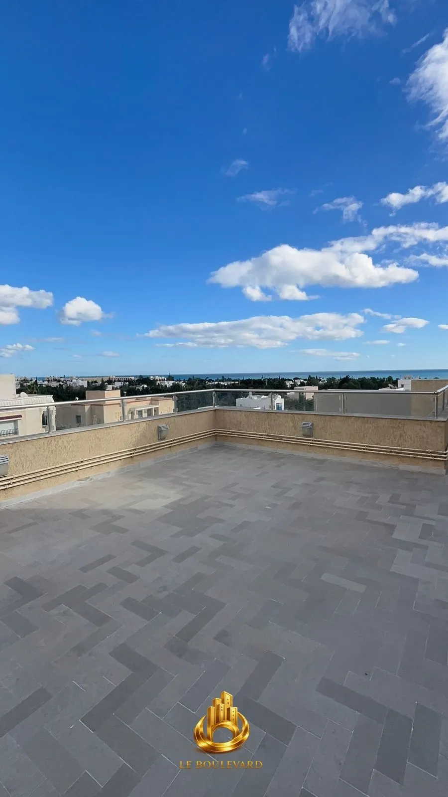 À Louer Penthouse S+2 vue sur mer, situé dans une résidence bien sécurisée à Hammamet Nord