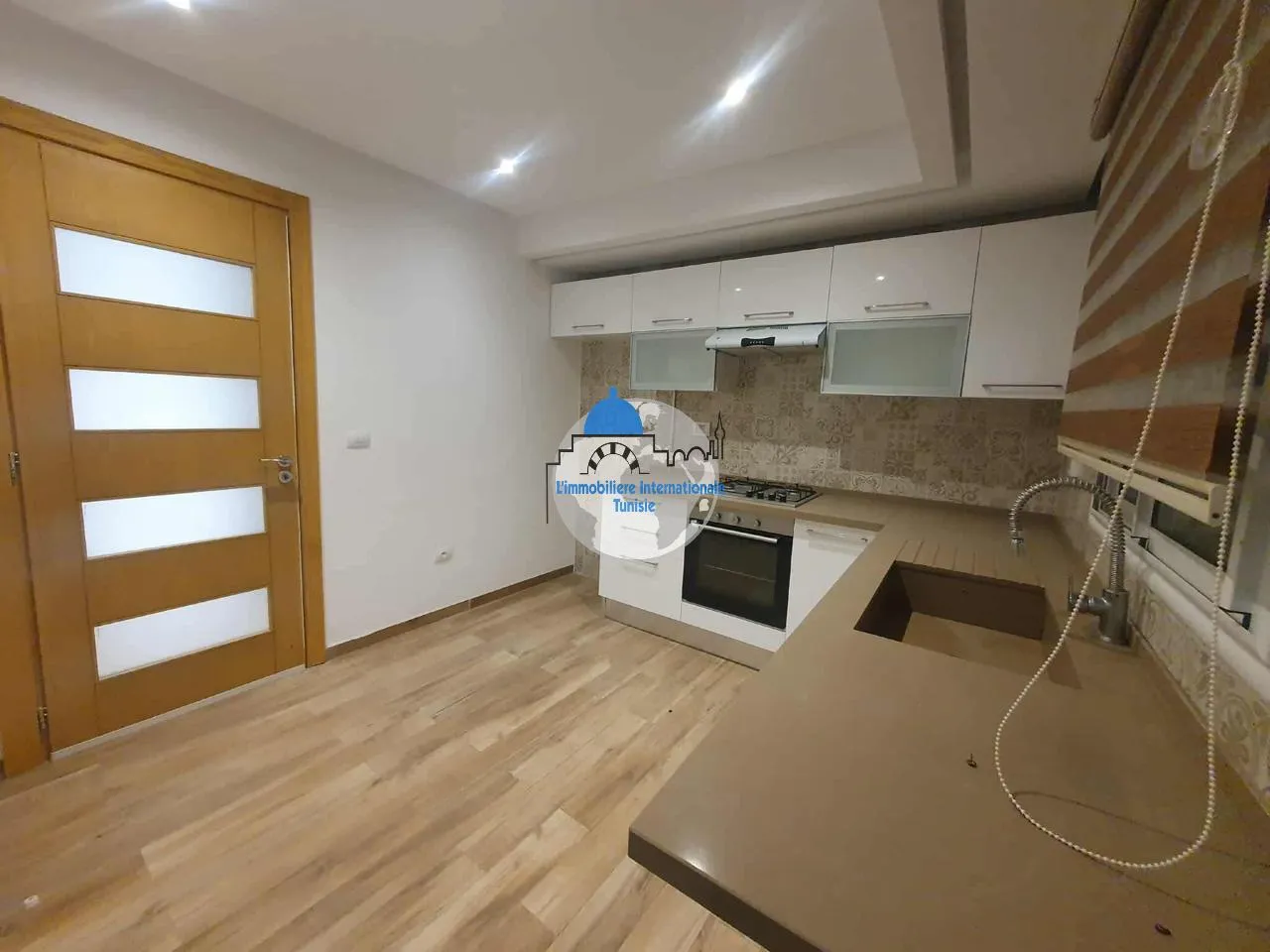 à louer S+2 avec place de parking à Sahloul 4