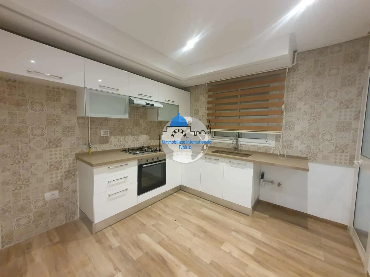 à louer S+2 avec place de parking à Sahloul 4