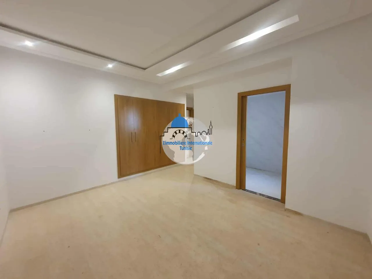 à louer S+2 avec place de parking à Sahloul 4