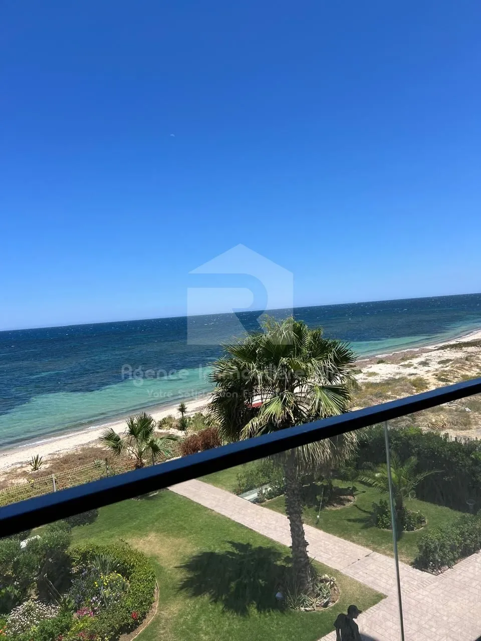 À Vendre | Superbe Appartement S+2 Front de Mer à Chatt Meriem