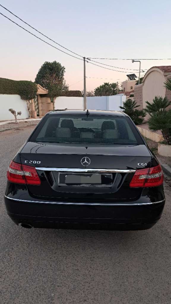 Mercedes E200