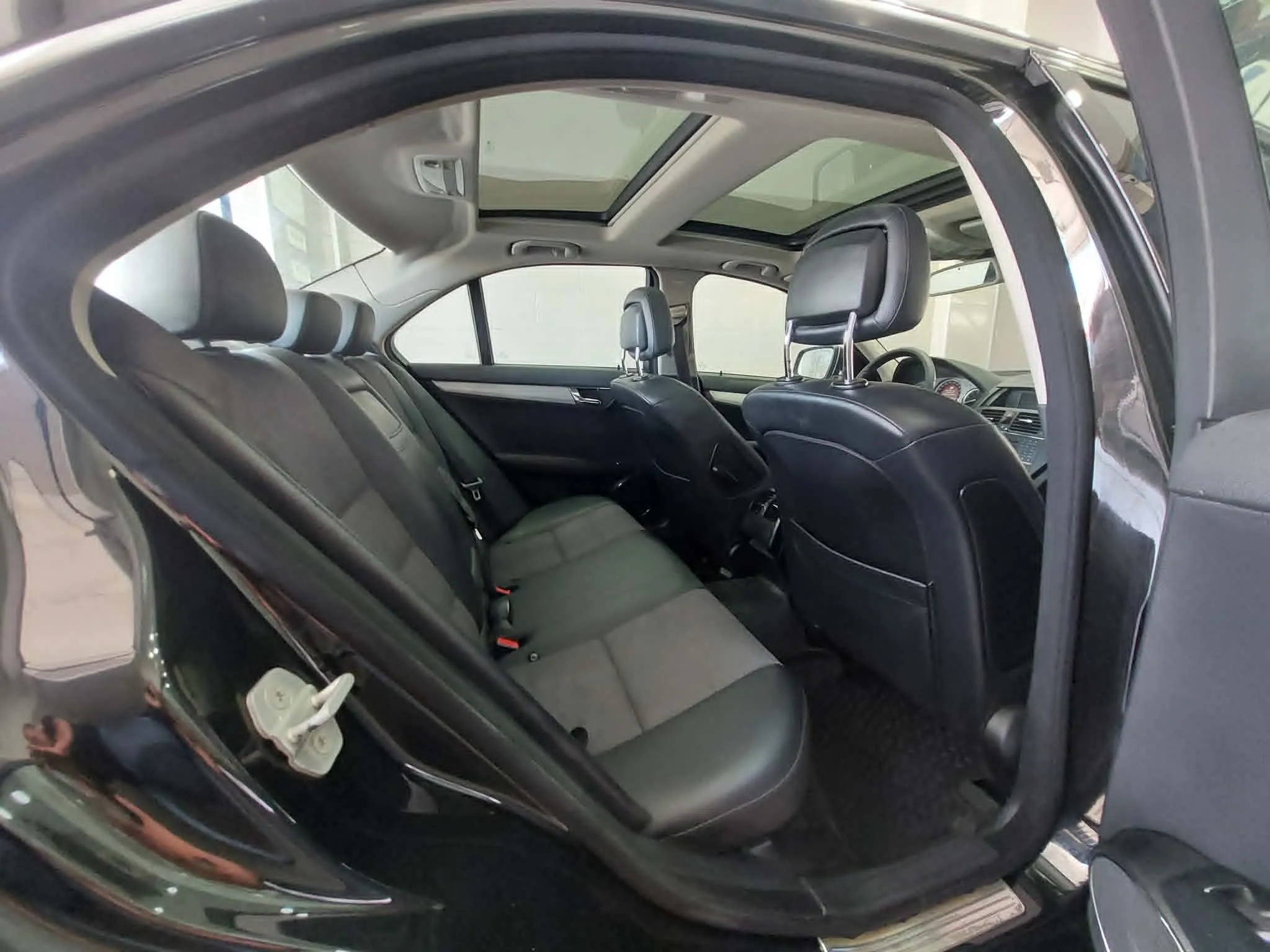 À vendre – Mercedes-Benz C180 Compresser -Tel 98479647