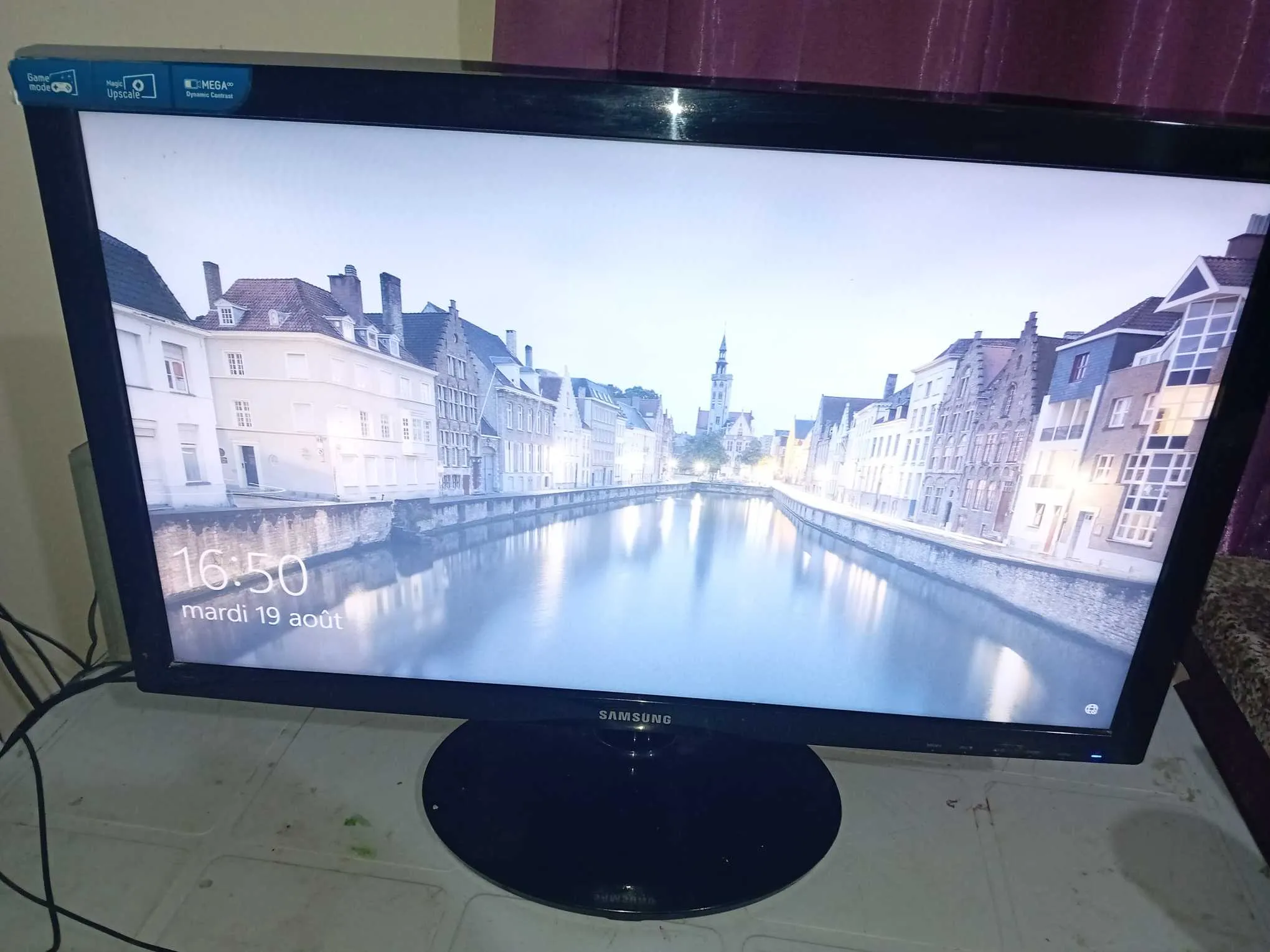 A vendre un ordinateur de Bureau ram: 8 Go, avec écran Samsung 23 pouces en bon état