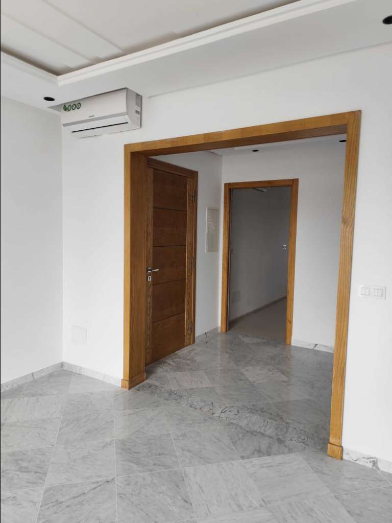 A vendre Appartement S+3 haut standing à Mégrine 170M²