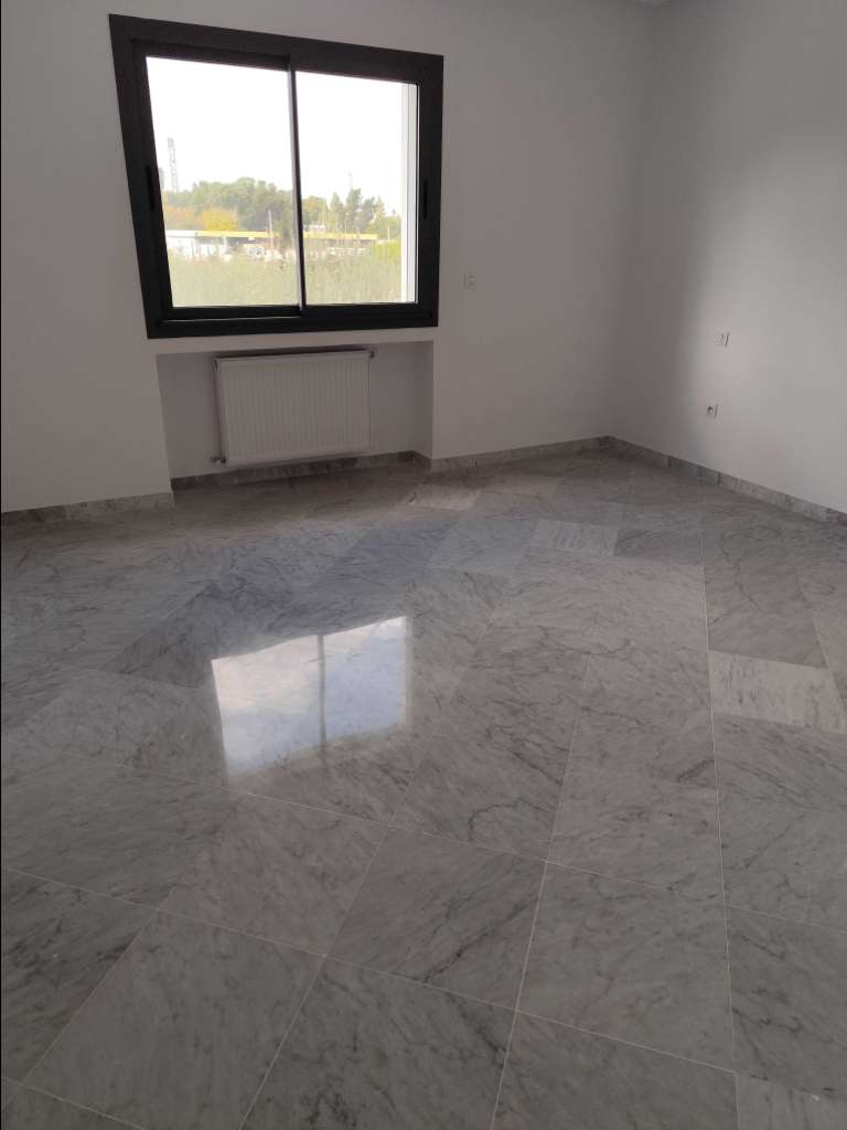 A vendre Appartement S+3 haut standing à Mégrine 170M²