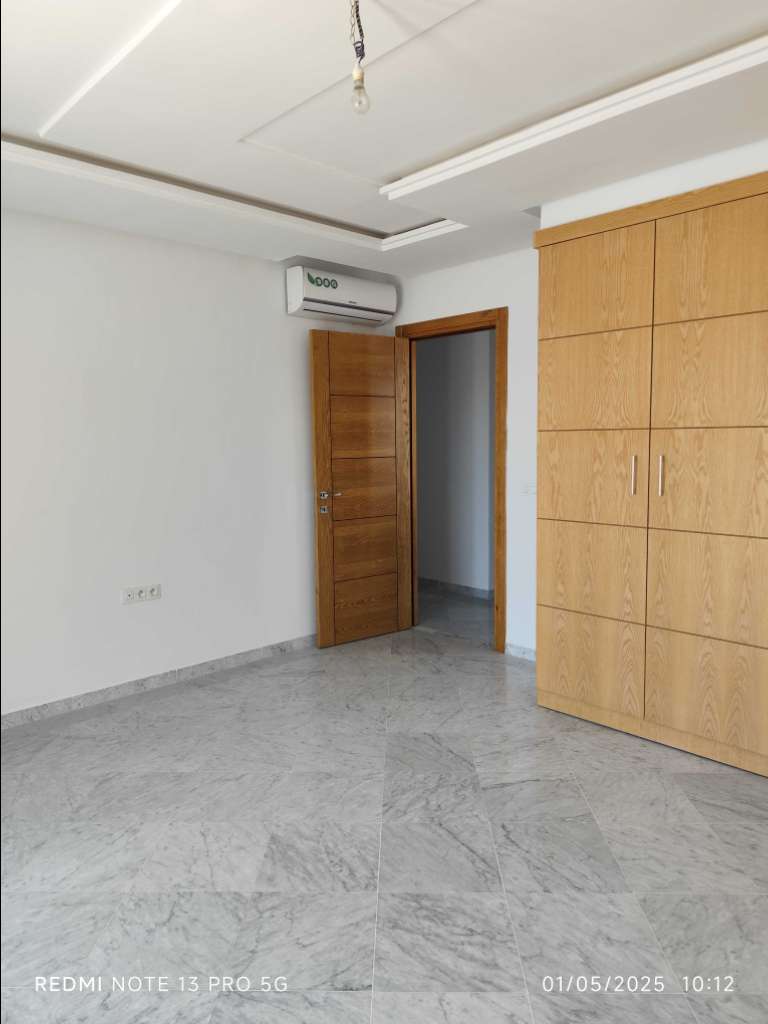 A vendre Appartement S+3 haut standing à Mégrine 170M²