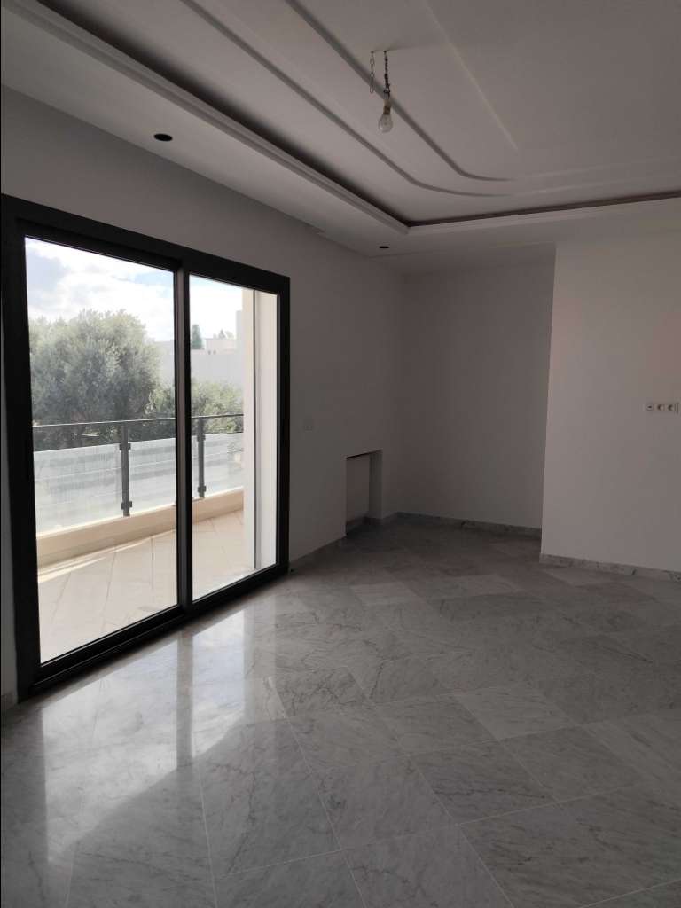 A vendre Appartement S+3 haut standing à Mégrine 170M²