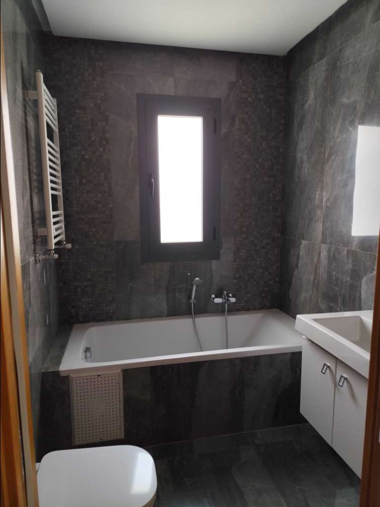 A vendre Appartement S+3 haut standing à Mégrine 170M²