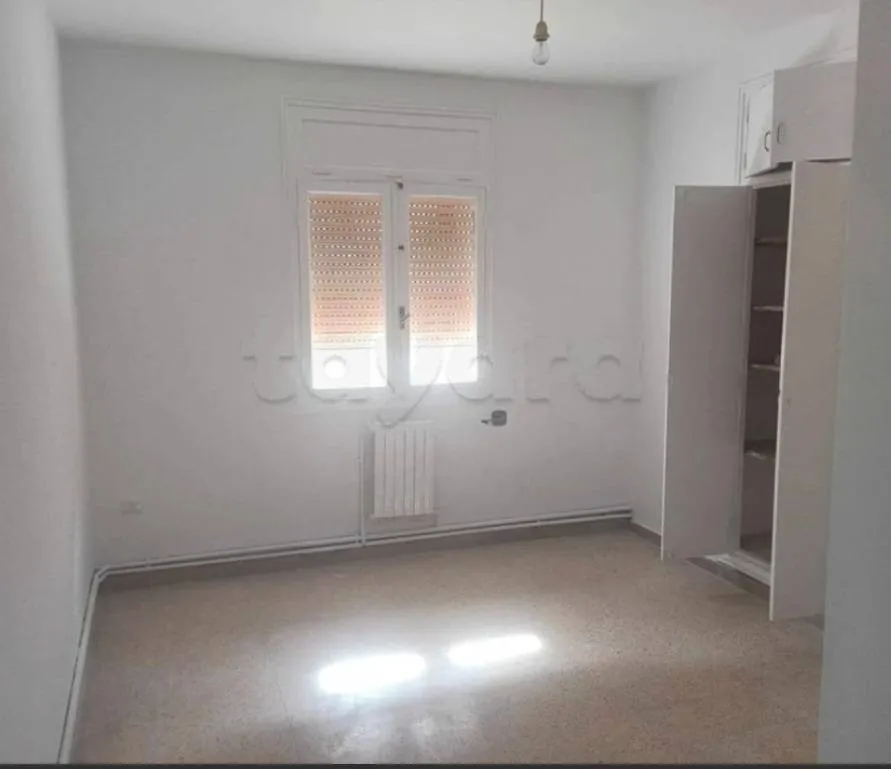 Location S3 vide à El Manar 2