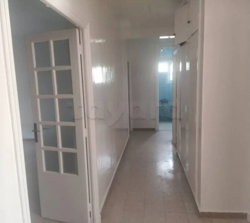 Location S3 vide à El Manar 2