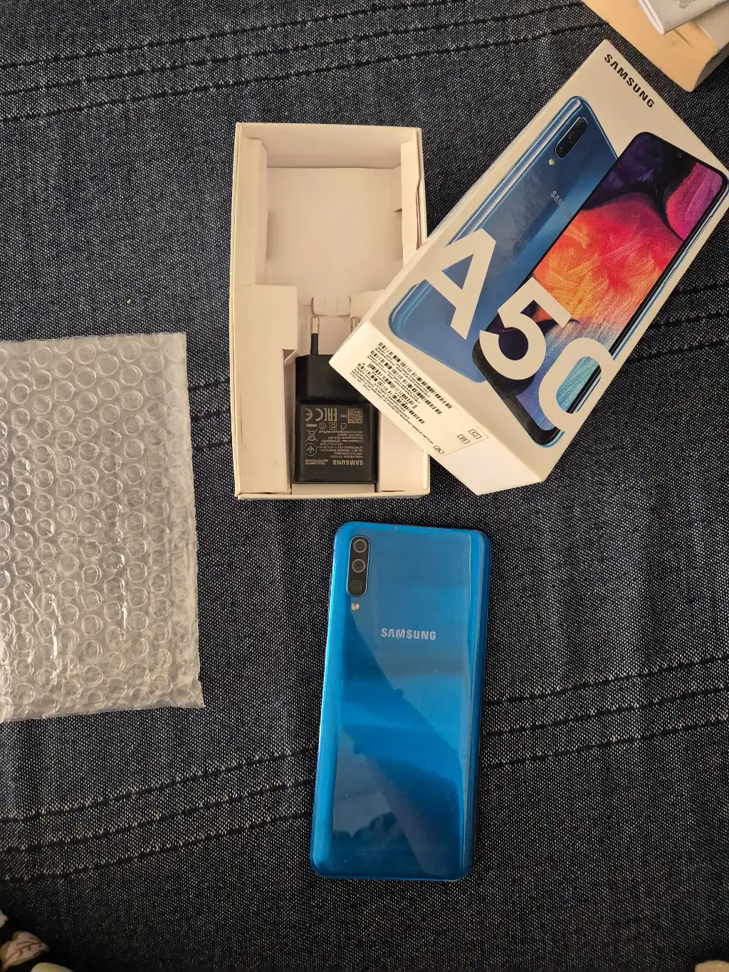 Samsung Galaxy A50 (Bleu, 128 Go) – Pour bricoleur / À réparer – Avec écran neuf et accessoires